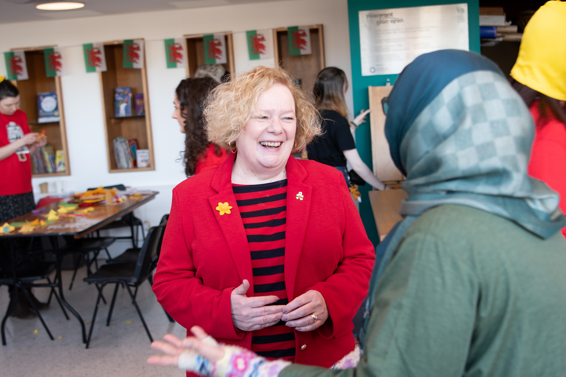 Jane Mudd talking to residents