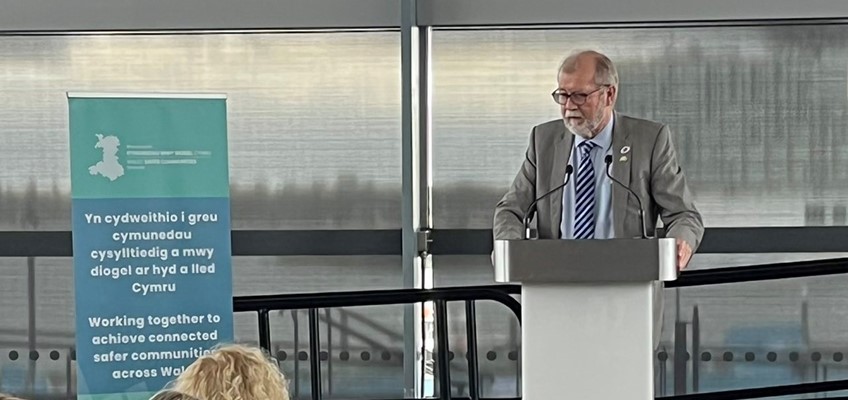 jeff cuthbert delivering speech at conference