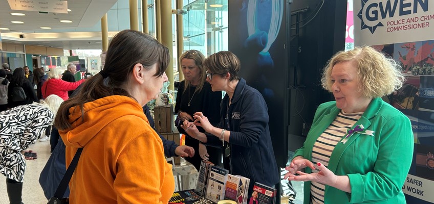 Jane Mudd talking to resident