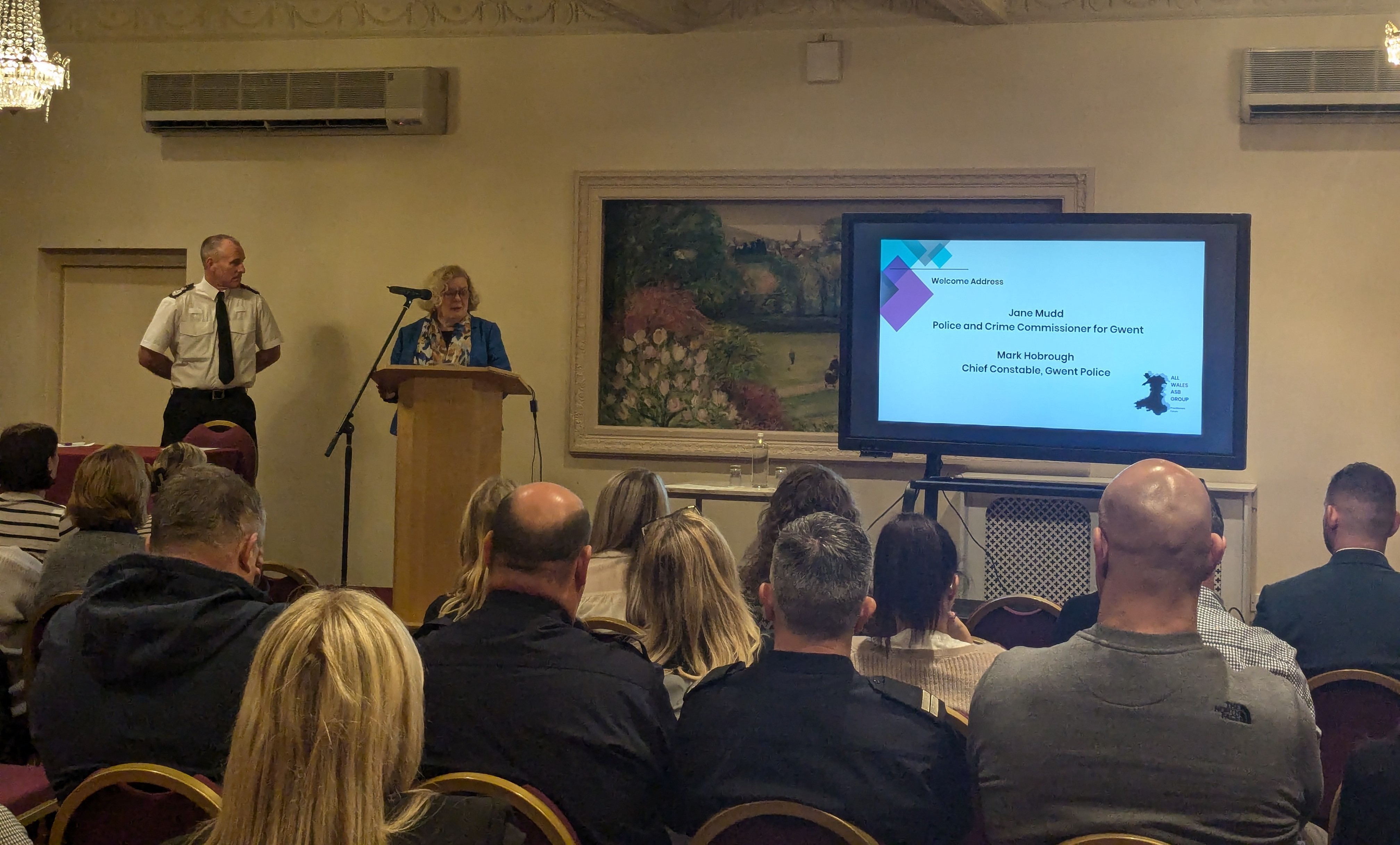 Jane Mudd talking to audience 