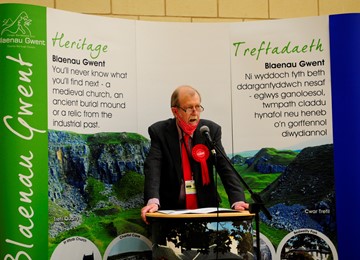 Jeff Cuthbert delivering speech