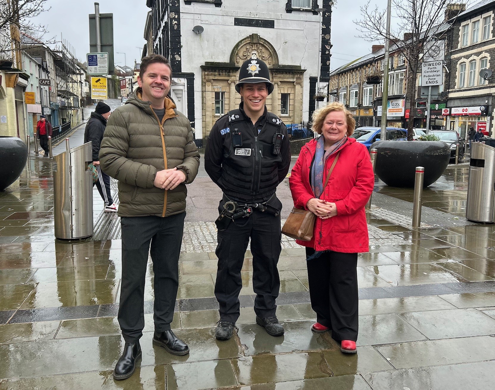 Jane Mudd gyda phartneriaid