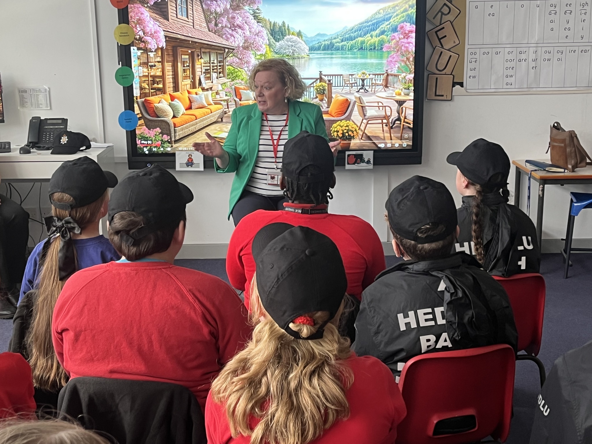 Jane Mudd talking to children