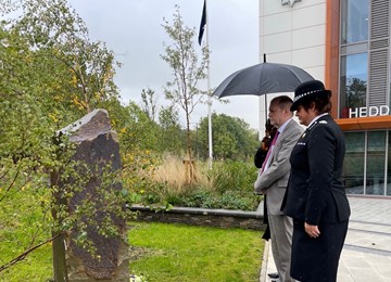 Jeff Cuthbert and Chief Constable Pam Kelly paying respects at memorial stone