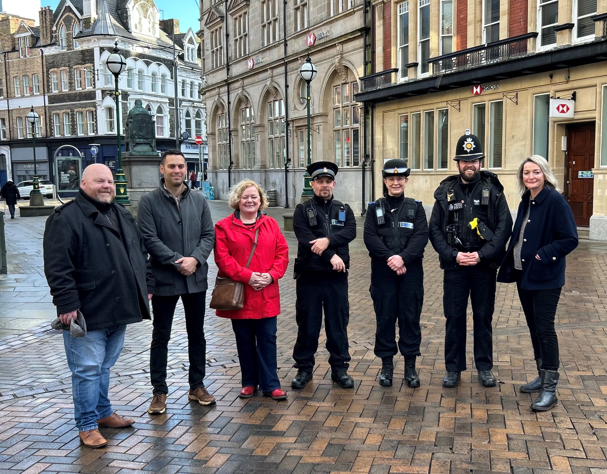 Jane Mudd gyda phartneriaid