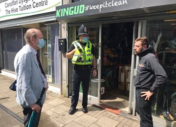 Jeff Cuthbert meeting traders in Caerphilly.