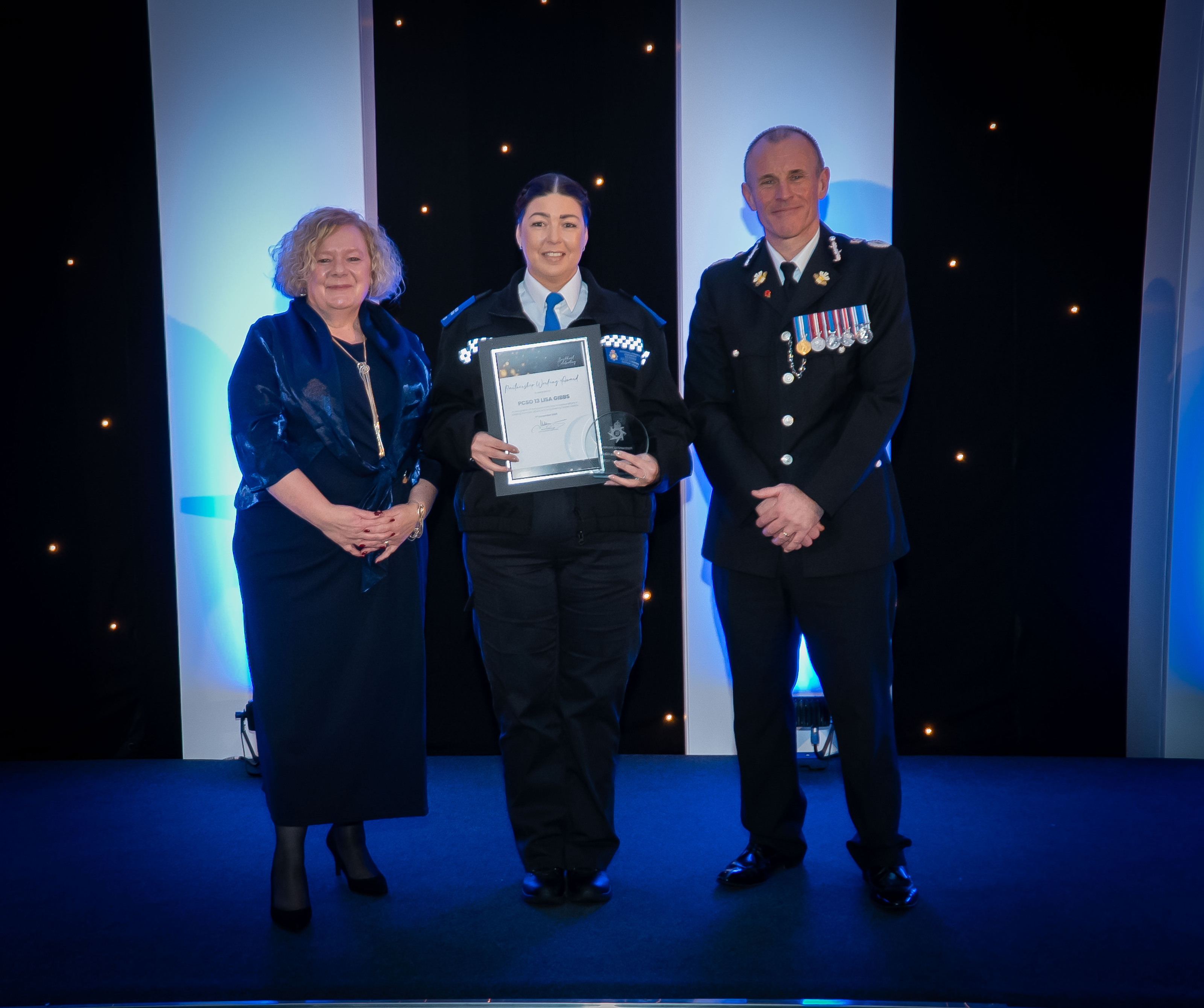 PCC a CC gyda swyddog